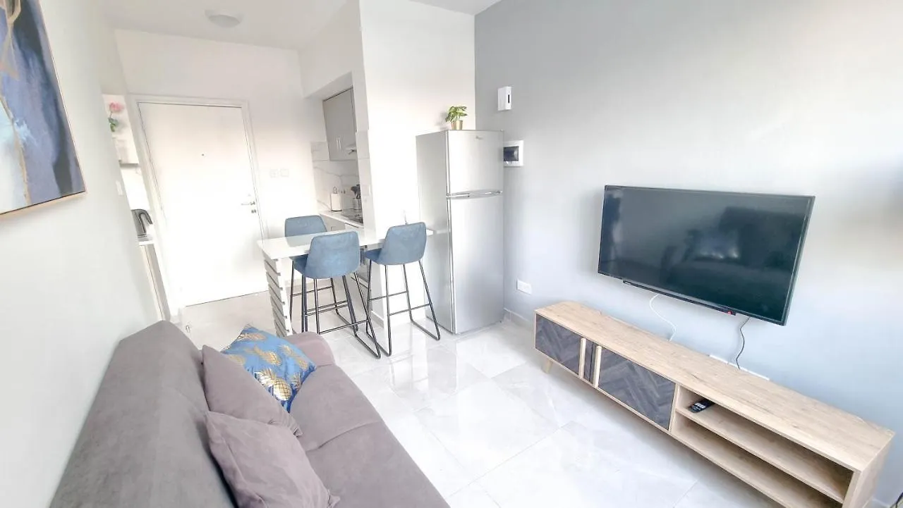 Coastal Chic: Luxury Apt In The Heart Of The City! With Smart Tv! Larnaka 0*,  Zypern