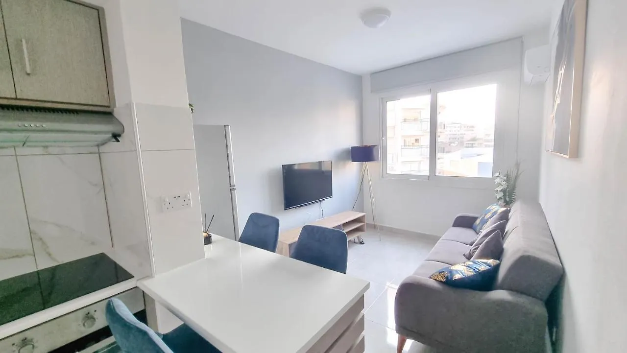 Apartment Coastal Chic: Luxury Apt In The Heart Of The City! With Smart Tv! Larnaka